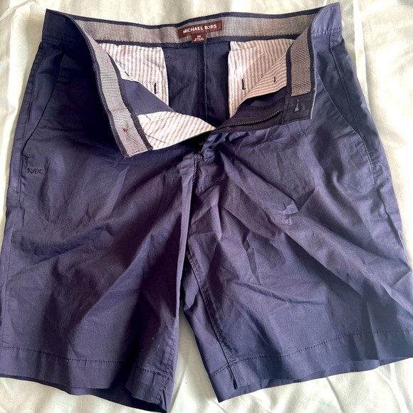 Michael Kors Men’s slim fit shorts - Picture 2 of 4